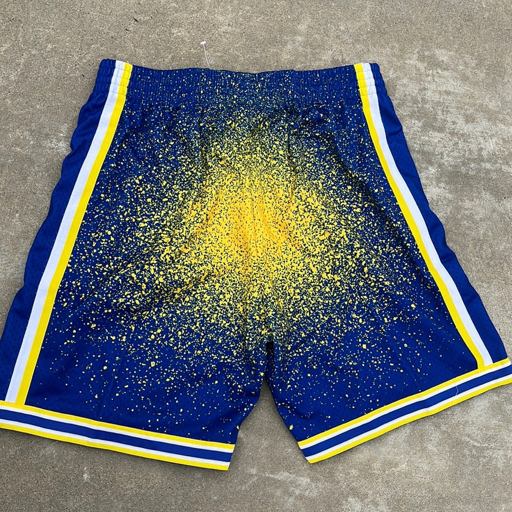 NWT Mitchell & Ness Golden State Warriors 1993 Re-Take Gradient Men’s Shorts - Picture 2 of 4